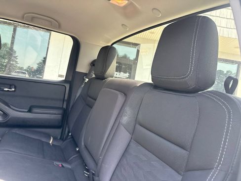 Used 2023 Nissan Frontier SV w/ Graphics Package AWD/4WD image 5