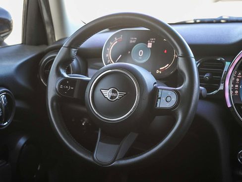 Used 2022 MINI Cooper 4-Door Hardtop image 16