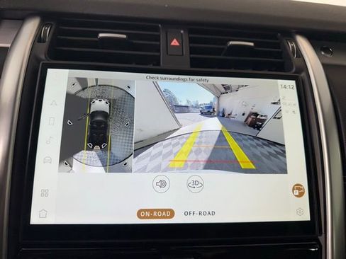 Used 2025 Land Rover Discovery Dynamic SE image 20