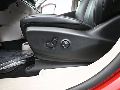 Used 2024 Chrysler Pacifica Touring-L FWD image 20