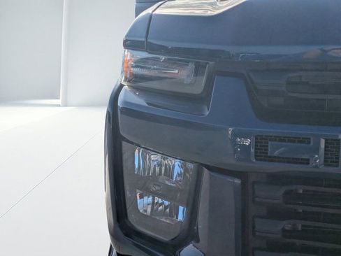 Used 2022 Chevrolet Silverado 2500 Custom w/ Custom Value Package image 8