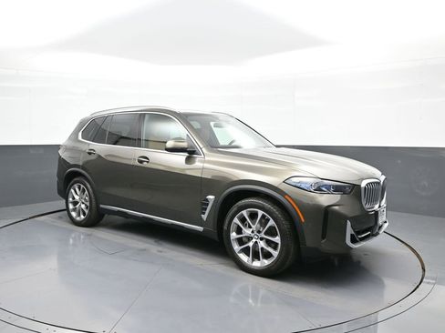 Used 2025 BMW X5 xDrive40i w/ Climate Comfort Package image 4