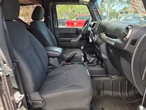 Used 2018 Jeep Wrangler Sport AWD/4WD image 14
