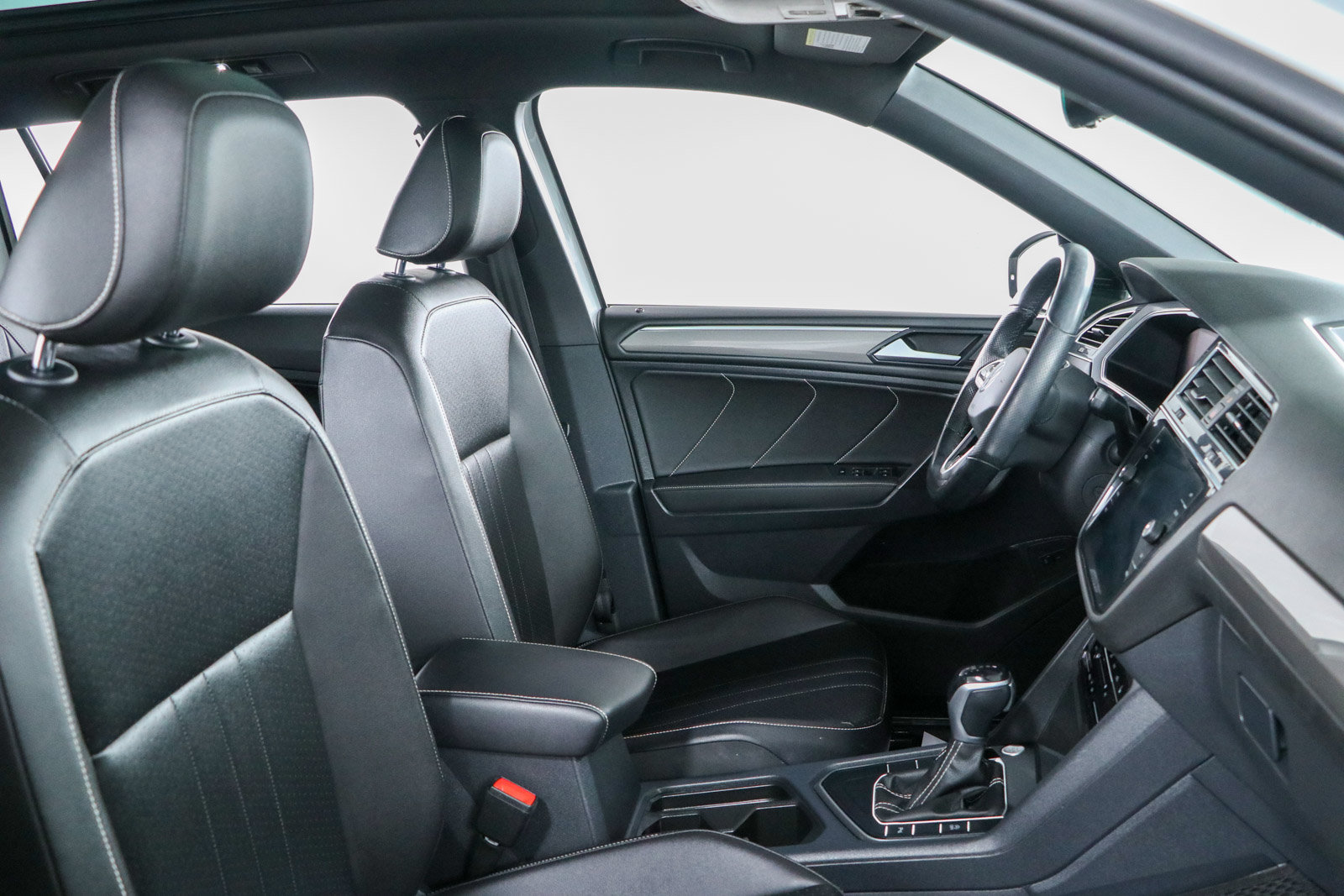 Used 2022 Volkswagen Tiguan SE R-Line FWD image 28