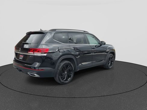 Used 2023 Volkswagen Atlas SE w/ Panoramic Sunroof Package image 8