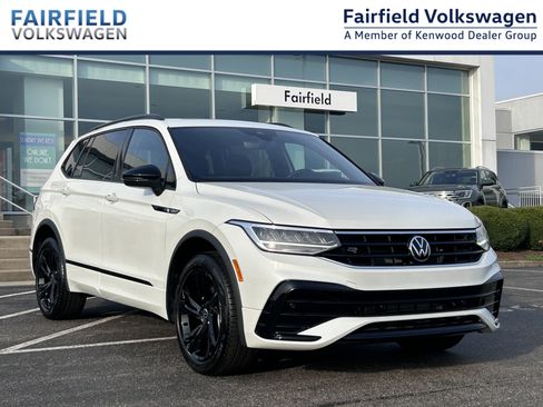 Certified 2024 Volkswagen Tiguan SE R-Line image 1