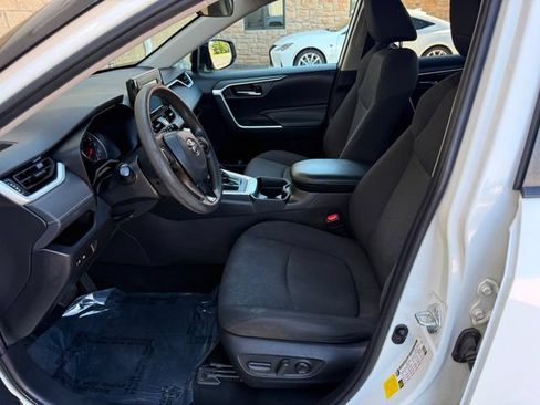 Used 2020 Toyota RAV4 XLE FWD image 6