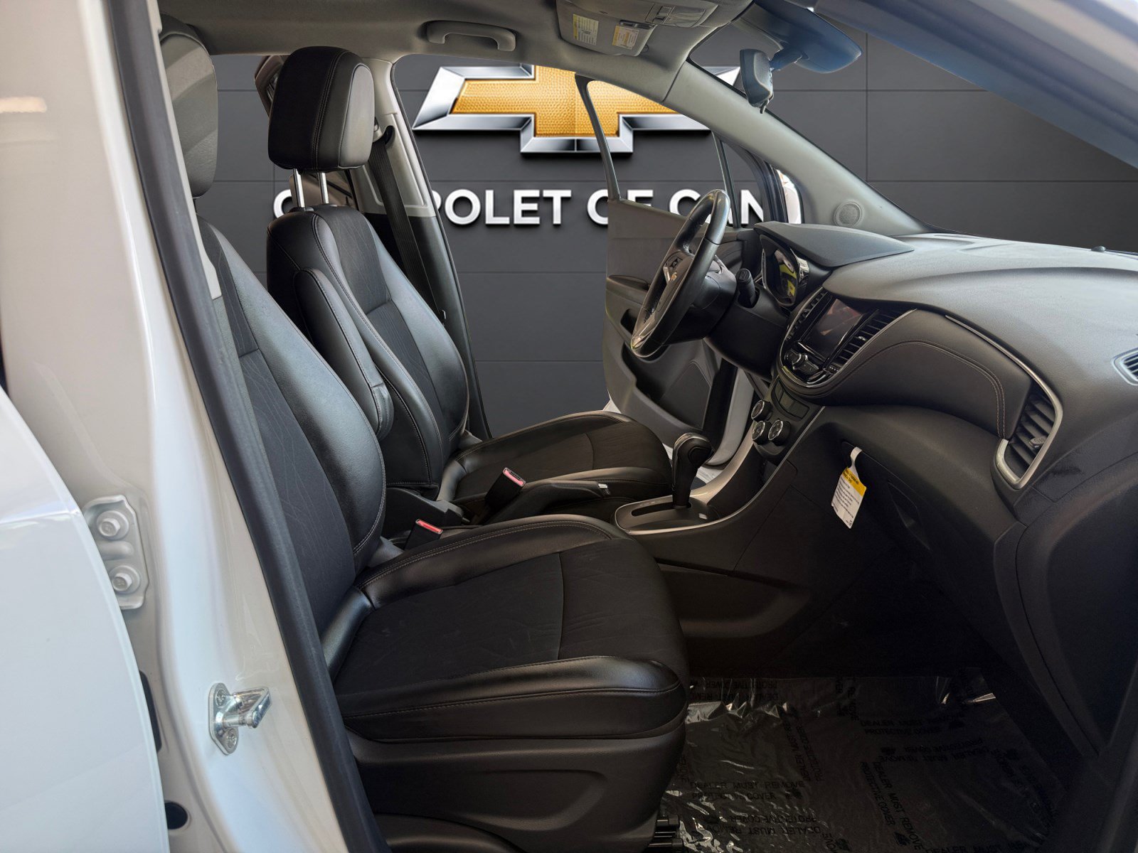 Used 2022 Chevrolet Trax LT w/ Sport Edition FWD image 13