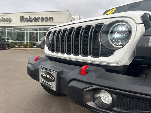 Certified 2024 Jeep Gladiator Rubicon w/ Convenience Group image 11
