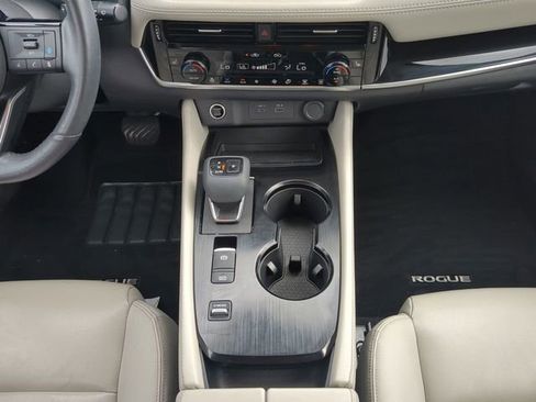 Used 2023 Nissan Rogue SL w/ SL Premium Package image 22