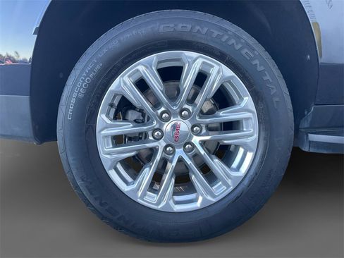 Used 2023 GMC Yukon XL SLT w/ SLT Premium Package image 10