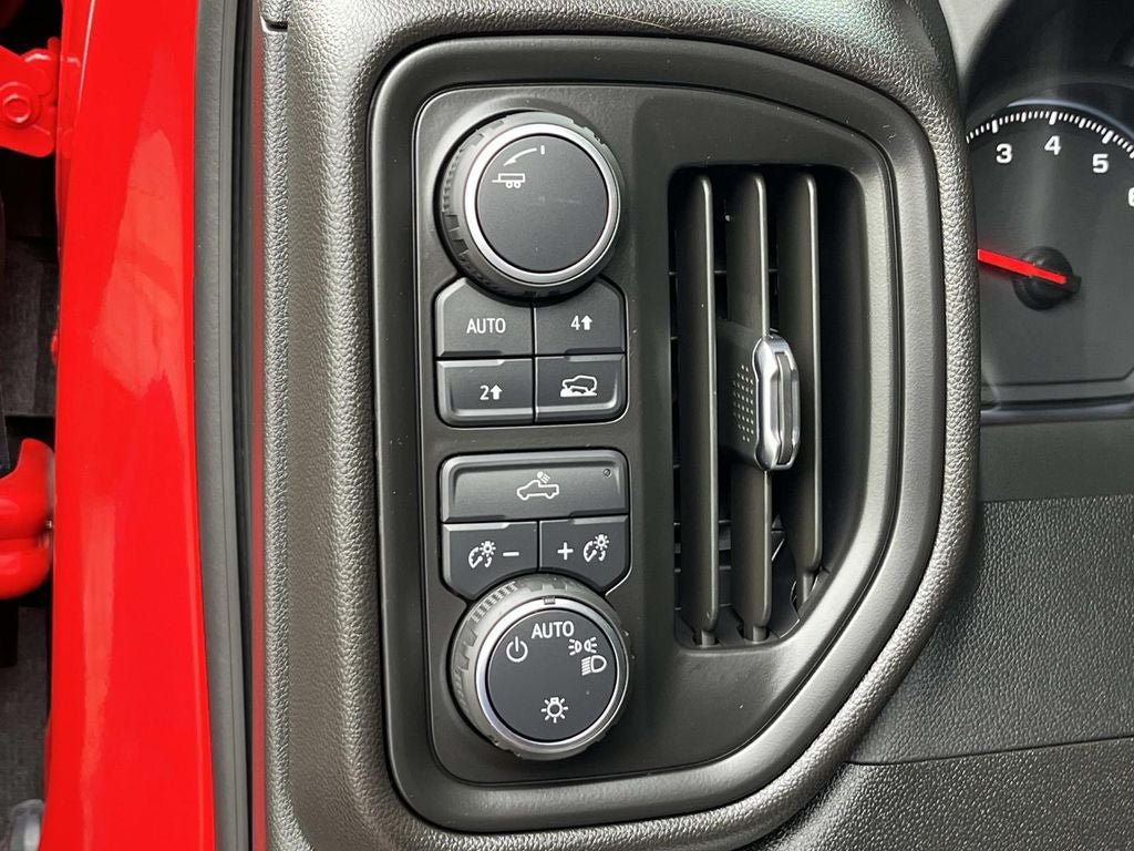 Used 2025 Chevrolet Silverado 1500 Custom w/ Turbomax Blackout Package AWD/4WD image 27