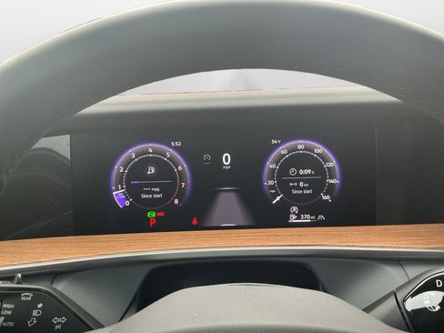 Certified 2025 Volkswagen Tiguan SEL R-Line image 13