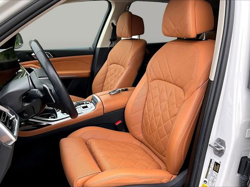 Certified 2024 BMW X7 xDrive40i AWD/4WD image 7