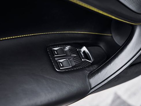 Used 2021 McLaren 720S Luxury RWD image 31