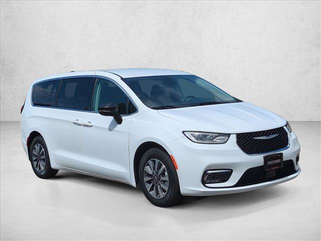 Used 2024 Chrysler Pacifica Limited FWD image 3
