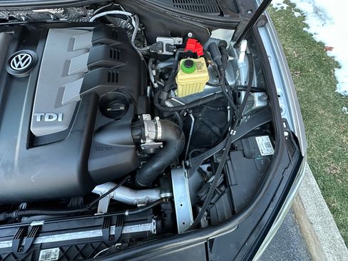 Used 2016 Volkswagen Touareg Sport image 58