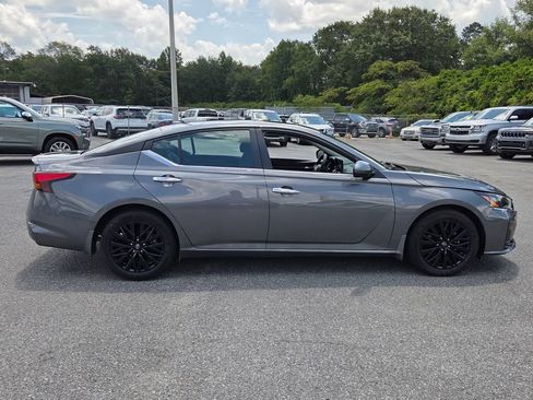 Used 2025 Nissan Altima 2.5 SV w/ SV Special Edition Package FWD image 11
