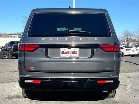 Used 2024 Jeep Wagoneer L Series II w/ Premium Group I image 4