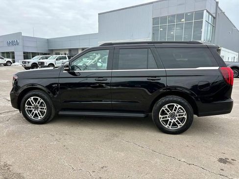 Used 2025 Ford Expedition Active image 4