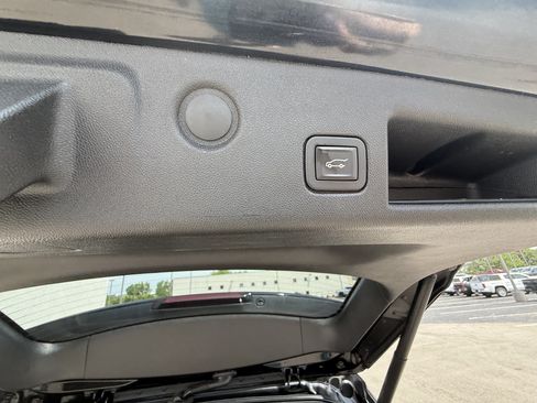 Used 2018 Chevrolet Equinox LT FWD image 27