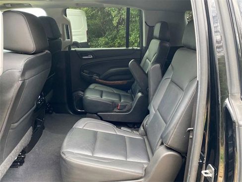 Used 2019 Chevrolet Suburban Premier image 9