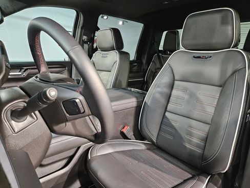 Used 2025 GMC Sierra 2500 AT4X image 25