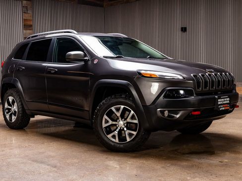 Used 2018 Jeep Cherokee Trailhawk w/ Comfort & Convenience Group image 1