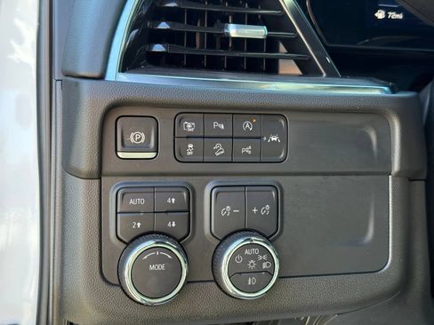 Used 2025 Chevrolet Tahoe Z71 w/ Comfort Package AWD/4WD image 32