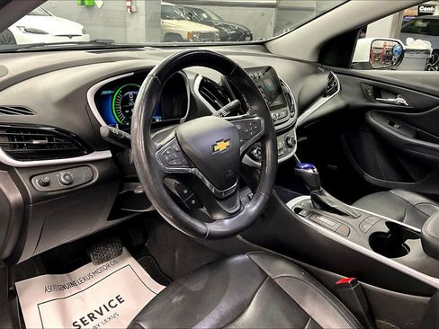 Used 2018 Chevrolet Volt LT w/ Comfort Package image 18