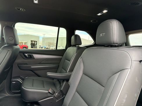 Certified 2025 Buick Enclave Sport Touring image 9