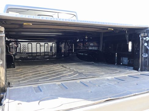 Used 2024 Jeep Gladiator Mojave w/ Technology Group image 15