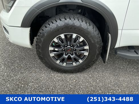Used 2020 Nissan Titan PRO-4X w/ Pro-4x Convenience Package AWD/4WD image 12