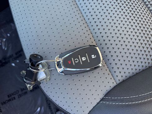 Used 2025 Chevrolet Trax LT w/ LT Convenience Package image 22