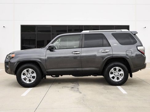 Used 2016 Toyota 4Runner SR5 4x2 4dr SUV image 6