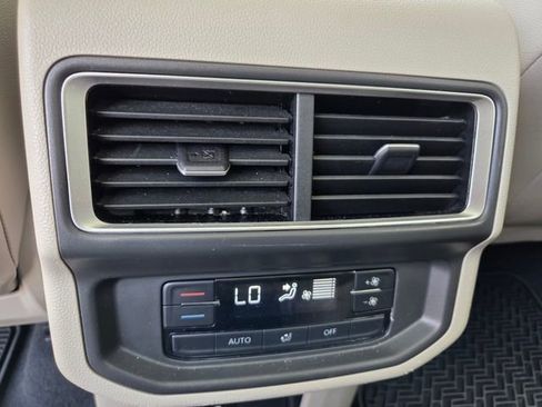 Used 2024 Volkswagen Atlas SE FWD image 20