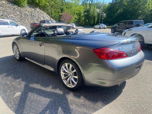 Used 2013 INFINITI G37 Convertible w/ Premium Pkg RWD image 3