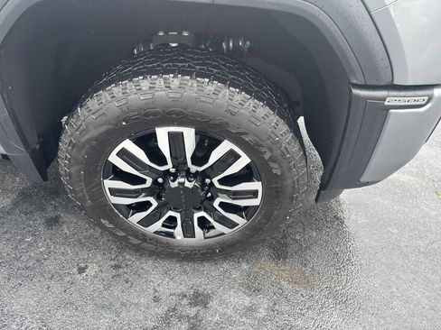 Used 2025 GMC Sierra 2500 Denali Ultimate image 10