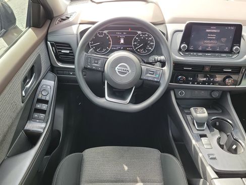 Certified 2021 Nissan Rogue SV FWD image 16