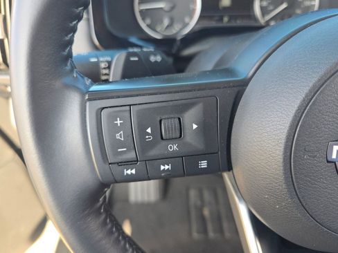 Used 2024 Nissan Pathfinder SV w/ SV Premium Package image 16