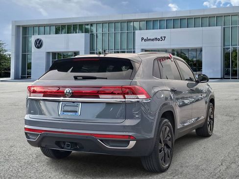 Used 2024 Volkswagen Atlas Cross Sport SE w/ Panoramic Sunroof Package FWD image 6