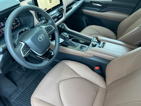 Certified 2026 Toyota Grand Highlander AWD image 9