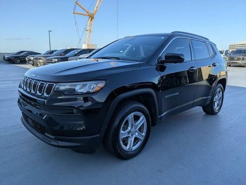 Used 2023 Jeep Compass Latitude w/ Sun and Sound Group AWD/4WD image 7