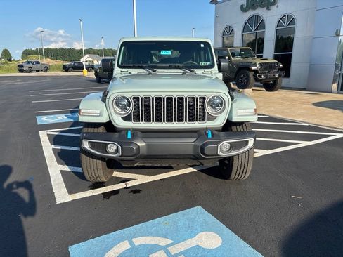 Used 2024 Jeep Wrangler Unlimited Sahara w/ Safety Group AWD/4WD image 4