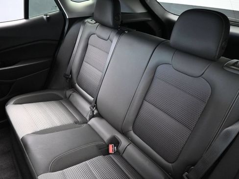 Used 2025 Chevrolet Trax LT FWD image 32