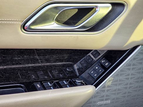 Used 2018 Land Rover Range Rover Velar R-Dynamic SE image 9