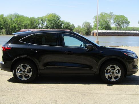 New 2026 Ford Escape ST-Line w/ Cold Weather Package AWD/4WD image 5