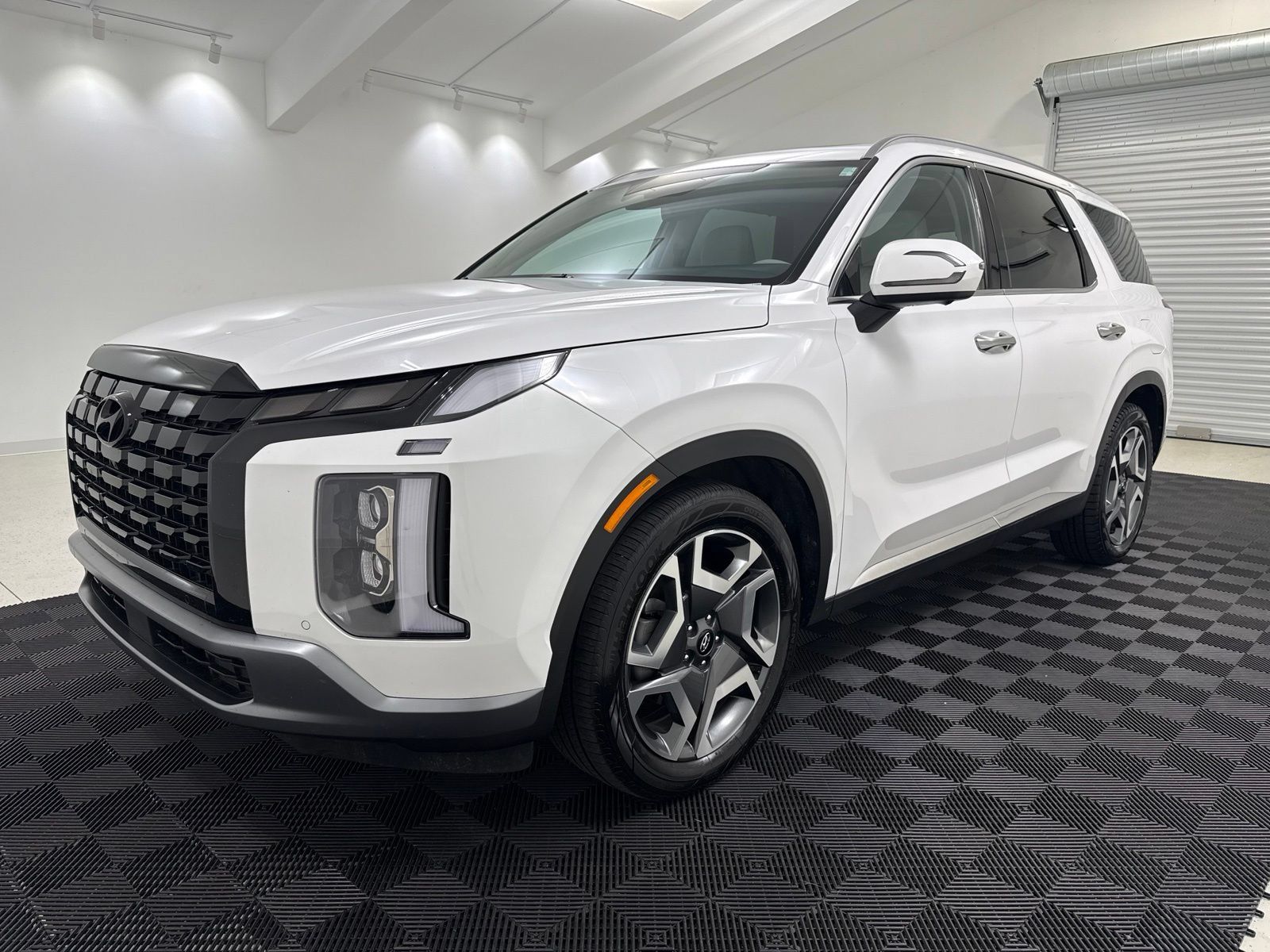 Used 2025 Hyundai Palisade Limited FWD image 3