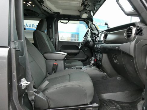 Used 2019 Jeep Wrangler Sport image 12