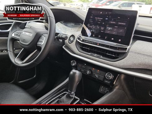 Used 2024 Jeep Compass Latitude AWD/4WD image 30